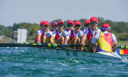 canotaj 8 plus 1 feminin - balint czucz photography via federatia romana de canotaj