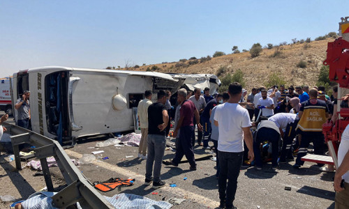 Gaziantep'teki trafik kazasında ilk belirlemelere göre 2 kişi öldü, 10 kişi yaralandı