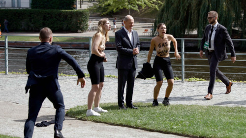 olaf scholz si activistele