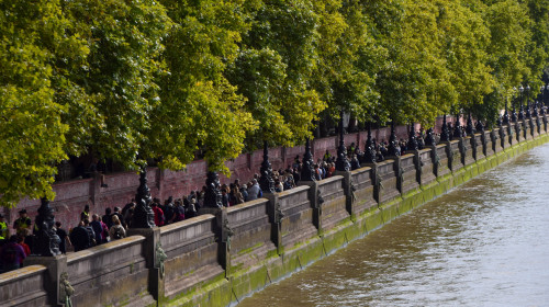 Queues for The Queen's coffin in London, UK - 15 Sept 2022