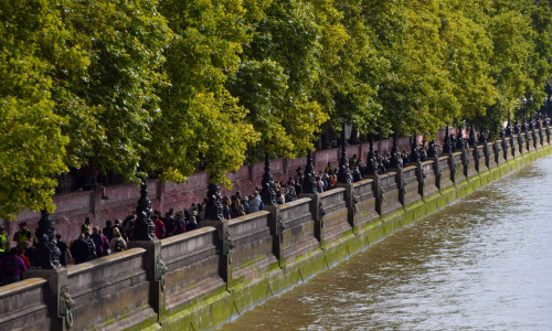 Queues for The Queen's coffin in London, UK - 15 Sept 2022