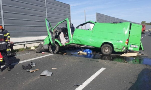 Un mort şi trei răniţi, între care un copil de cinci ani, într-un accident pe autostrada A1 Deva-Timișoara