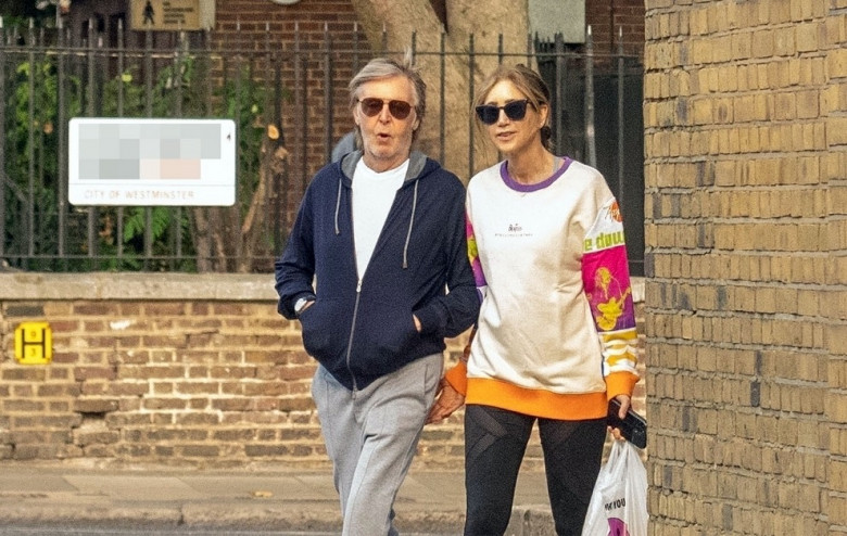 *EXCLUSIVE* *STRICTLY NO WEB USE UNTIL 22:00 HRS UK TIME ON 15/10/22*Romance is in the air as Sir Paul McCartney and his colourfully dressed wife Nancy Shevell walk arm-in-arm through the leaves on a sunny day in London.