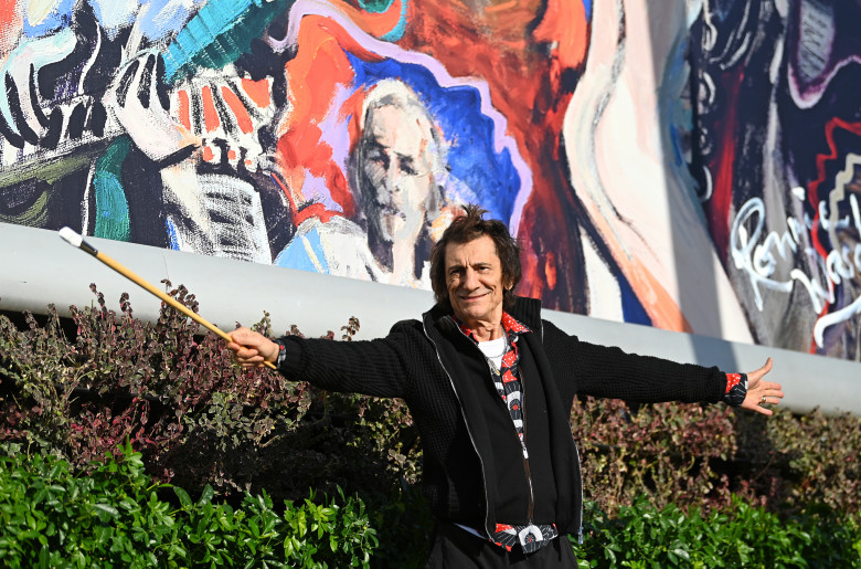 Ronnie Wood Unveils "Abstract Performance" Billboard