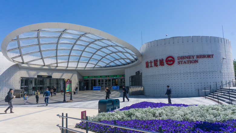 Shanghai,,China,-,15,April,2019,:,Metro,Disney,Resort