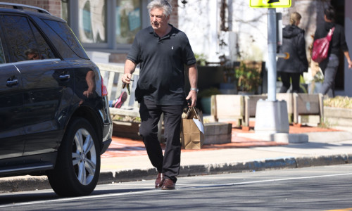 Exclusive - Alec Baldwin gets a take-out lunch in East Hampton, New York, USA - 30 Apr 2022