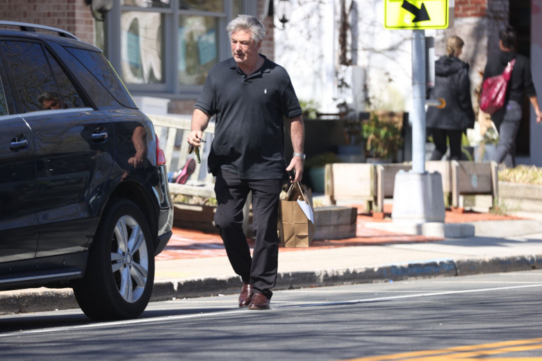 Exclusive - Alec Baldwin gets a take-out lunch in East Hampton, New York, USA - 30 Apr 2022