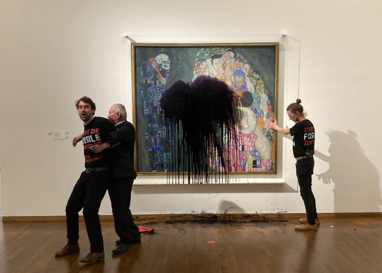 Climate Activists Throw Black Substance At Klimt Painting - Vienna