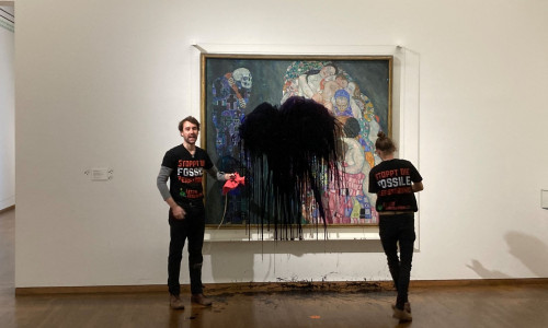 Climate Activists Throw Black Substance At Klimt Painting - Vienna