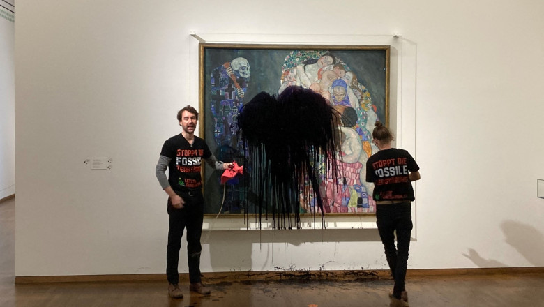 Climate Activists Throw Black Substance At Klimt Painting - Vienna