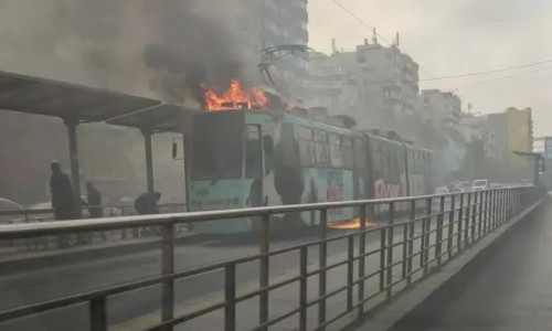 Momentul când un tramvai a luat foc brusc/ Captură video