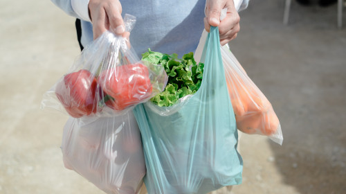 Close,Up,On,Person,Buyer,Hold,Groceries,In,Bags.,Buy