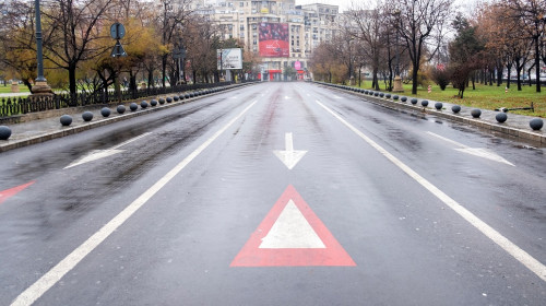 Bucharest,,Romania,-,December,15,,2020:,Streetscape,With,Empty,Road,
