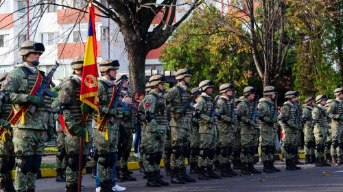 Parada militară de Ziua Naţională a României a început la Arcul de Triumf/ Profimedia