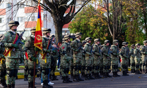 Parada militară de Ziua Naţională a României a început la Arcul de Triumf/ Profimedia