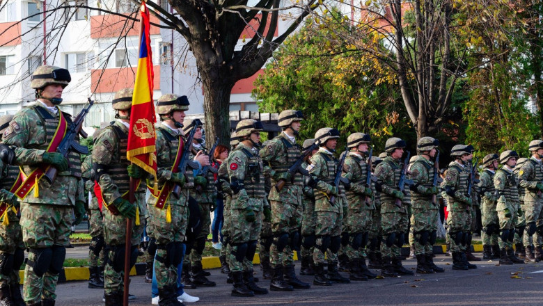 Parada militară de Ziua Naţională a României a început la Arcul de Triumf/ Profimedia