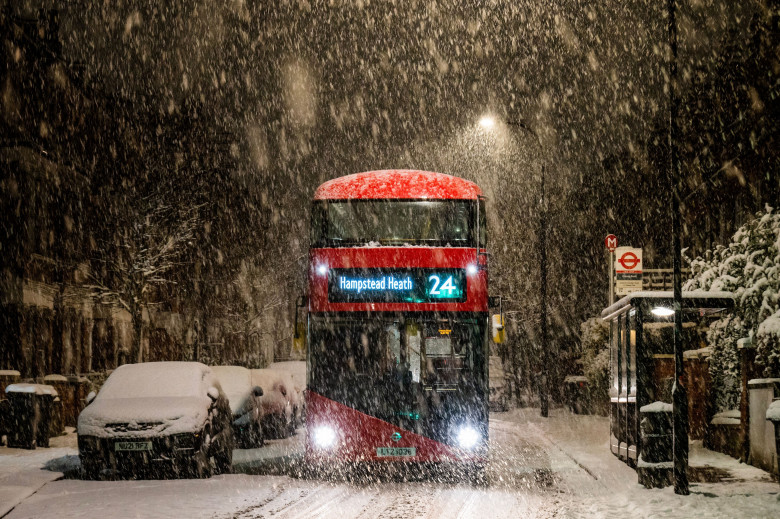 Snow falls in Hampstead., Hampstead heath, London, UK - 12 Dec 2022