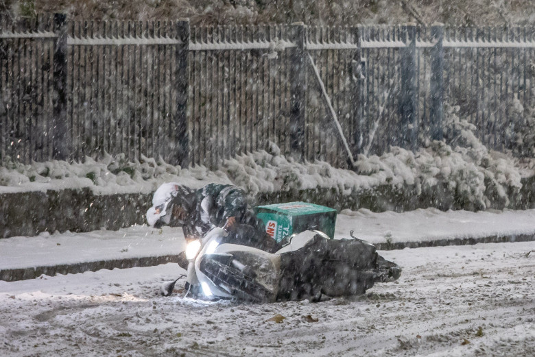 Snowfall in London, London, United Kingdom - 11 Dec 2022