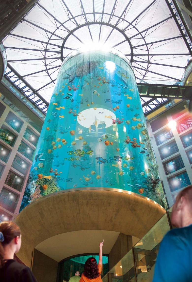 cel mai mare acvariu cilindric din lume