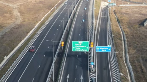 Situație revoltătoare. O porțiune din Autostrada A10 Sebeș-Turda, ce a fost inaugurată recent, o ia la vale (VIDEO)