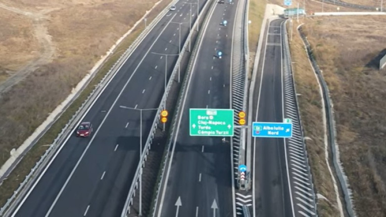 Situație revoltătoare. O porțiune din Autostrada A10 Sebeș-Turda, ce a fost inaugurată recent, o ia la vale (VIDEO)