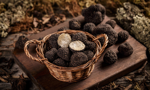 Expensive,Black,Truffles,Gourmet,Mushrooms,In,Wicker,Basket