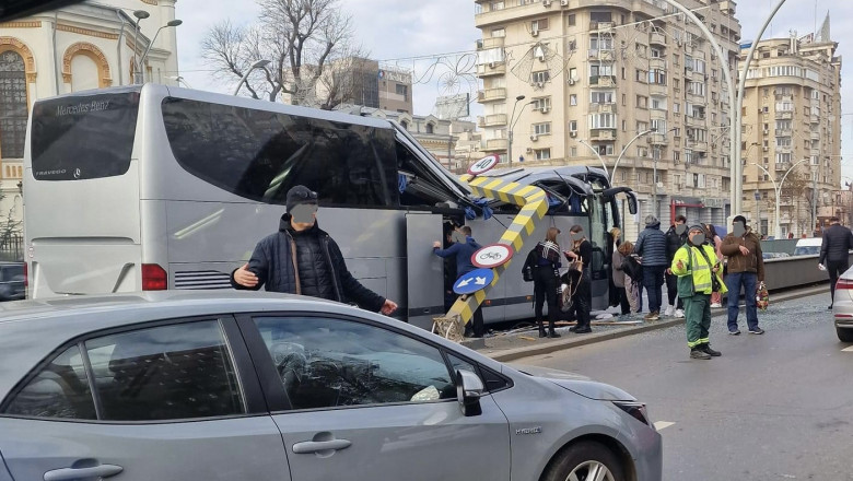 Autocar accident pasajul Unirii/ Info Trafic București și Ilfov