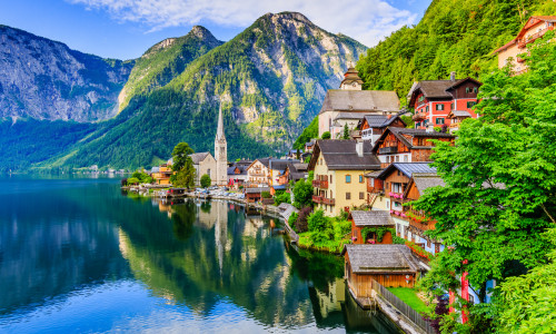 Hallstatt,,Austria.,Mountain,Village,In,The,Austrian,Alps,At,Sunrise.