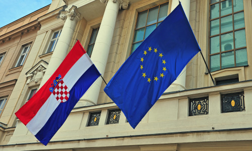 Flags,Of,Croatia,And,European,Union,On,The,Building