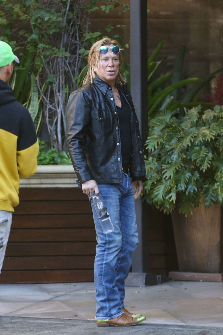 *EXCLUSIVE* Mickey Rourke goes to lunch with the famous Kris Kristofferson at the Four Seasons in Beverly Hills