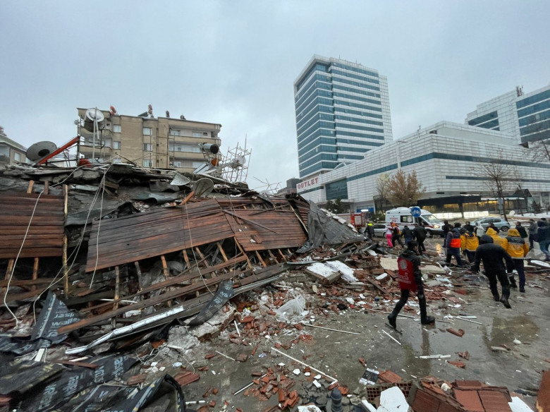 Un cutremur cu magnitudinea 7,8 a lovit sudul Turciei/ Profimedia