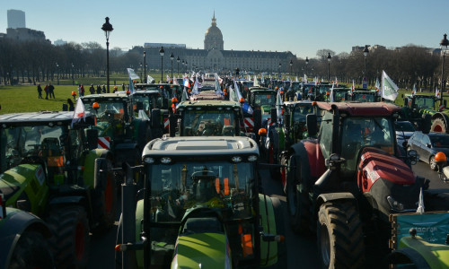 Parisul a fost blocat de peste 500 de tractoare/ Profimedia