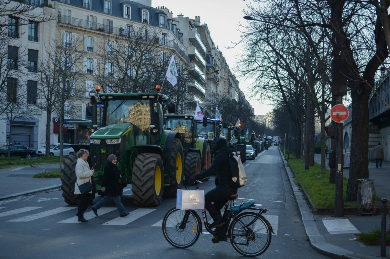 Parisul a fost blocat de peste 500 de tractoare/ Profimedia