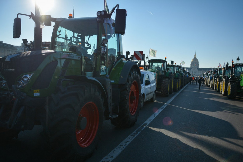 Parisul a fost blocat de peste 500 de tractoare/ Profimedia