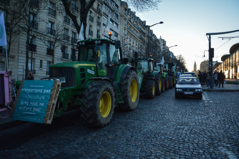 Parisul a fost blocat de peste 500 de tractoare/ Profimedia