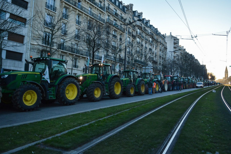 Parisul a fost blocat de peste 500 de tractoare/ Profimedia