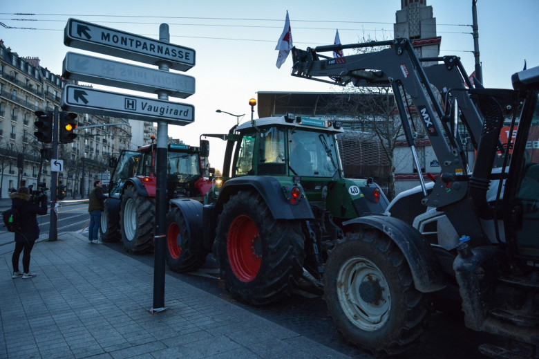 Parisul a fost blocat de peste 500 de tractoare/ Profimedia