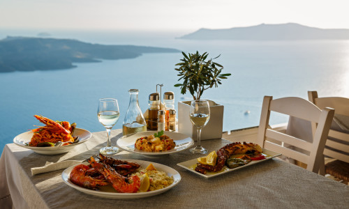 Restaurant Grecia/ Shutterstock