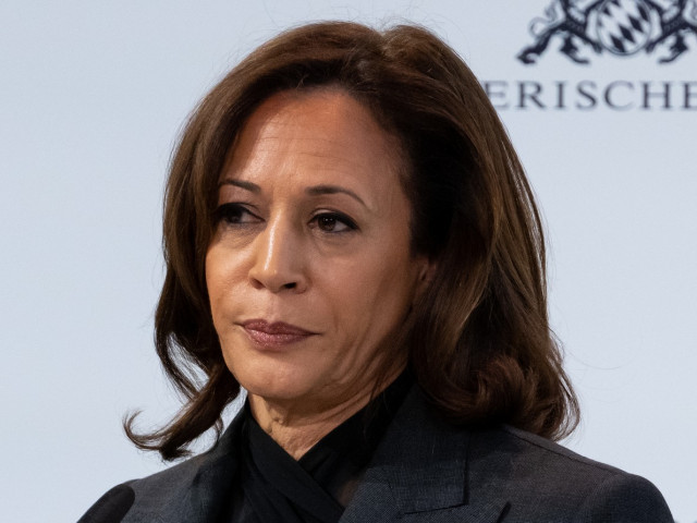 Kamala Harris îşi reiterează susţinerea faţă de Kiev şi NATO şi promite că ”nu se se va împrieteni cu dictatori”