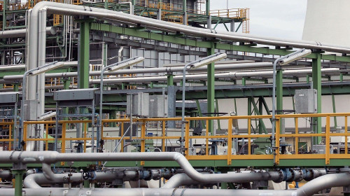 02 January 2023, Brandenburg, Schwedt/Oder: A tower with a "PCK" logo can be seen on the site of the PCK refinery. An embargo on the Russian "Druzhba" pipeline has been in place since January 1, 2023. Photo: Joerg Carstensen/dpa