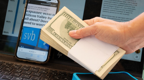 Silicon,Valley,Bank,Share,Slump,Rocks,Financial,Stocks,,Puerto,Cruz,