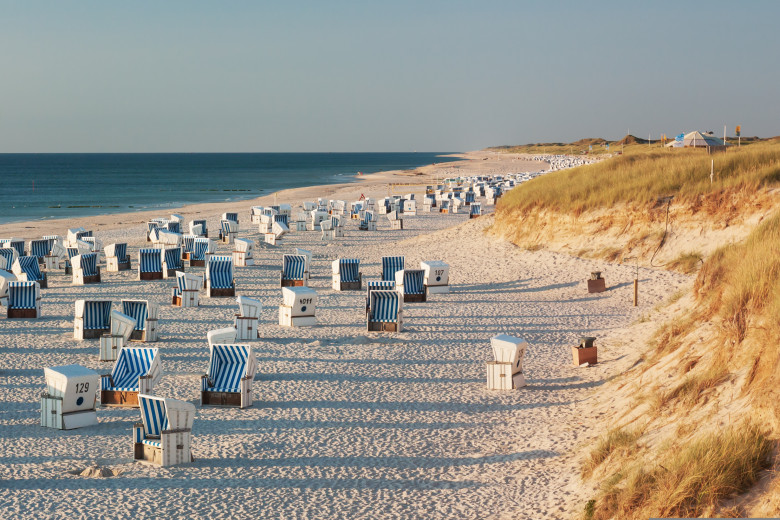 Beach,With,Strandkorbs,(beach,Basket,Chairs),And,Dunes,In,Evening