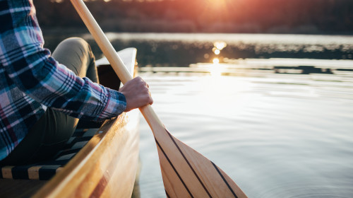 Un bărbat în stare de ebrietate a distrus patru bărci ale canotorilor/ Shutterstock