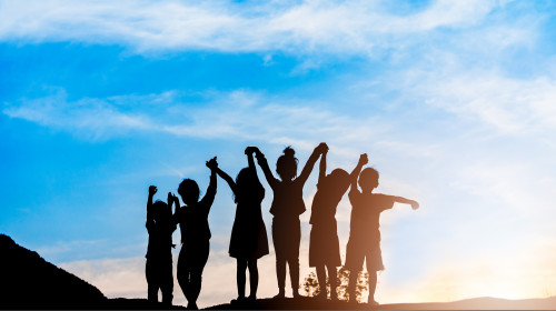 Silhouette,Back,Refugee,Kid,Group.responsible.kid,Child,Boy,And,Girl,Worship.world