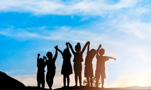 Silhouette,Back,Refugee,Kid,Group.responsible.kid,Child,Boy,And,Girl,Worship.world