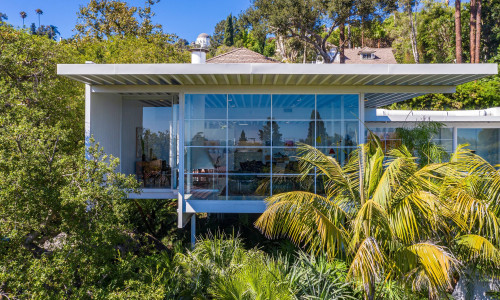 EXCLUSIVE: Brad Pitt Buys Aileen Gettys Glassy Midcentury Modern House in Los Feliz for $5.5 million