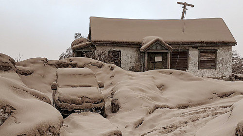 Russia: Volcano Shiveluch erupts in Kamchatka, Russia