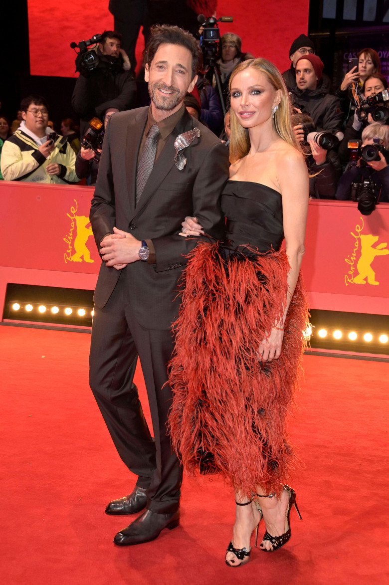 Adrien Brody mit Partnerin Georgina Chapman bei der Premiere des Kinofilms Manodrome auf der Berlinale 2023 / 73. Intern