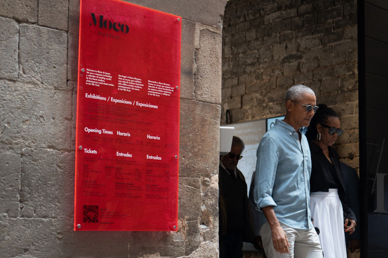 Barack And Michelle Obama Strolls Through Barcelona - Spain