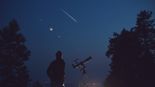 Silhouette,Of,A,Man,,Telescope,,Stars,,Planets,And,Shooting,Star